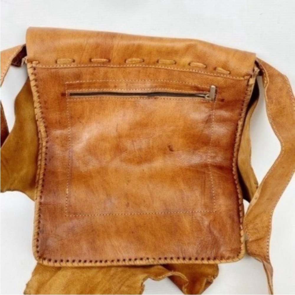 🌵Artisan🌵Rustic Natural Leather Sling Bag with Horn Detail🌵 - Picture 5 of 8